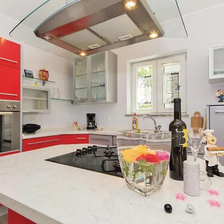 Holiday home Gorgeous In With Wifi Pula