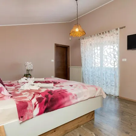 Ferienhaus Beautiful In With Wifi *