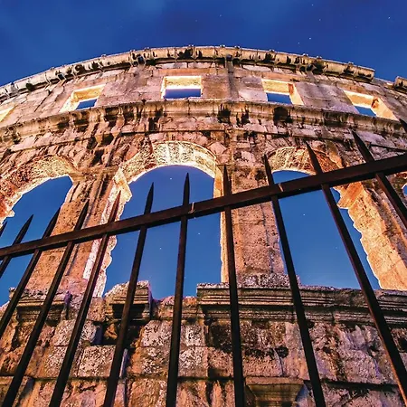 Ferienhaus Gorgeous In With Wifi Pula